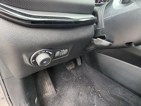 Used 2024 Jeep Compass Trailhawk AWD/4WD image 25