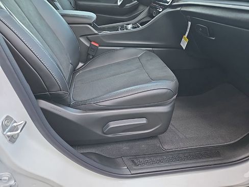 New 2026 Jeep Grand Cherokee Altitude image 75