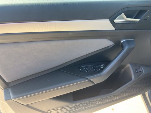 Used 2025 Volkswagen Jetta SE w/ Sunroof Package FWD image 13