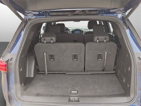 Used 2023 Chevrolet Traverse LT image 32
