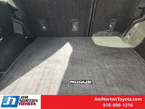 Used 2025 Nissan Rogue SV FWD image 31