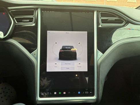 Used 2018 Tesla Model X 75D AWD/4WD image 22