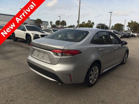 Used 2021 Toyota Corolla LE image 12
