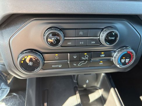 New 2025 Ford Bronco 4-Door image 26