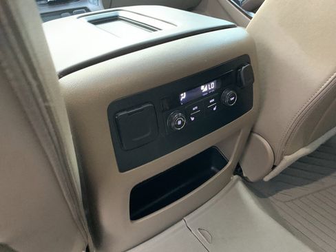 Used 2018 Chevrolet Suburban LT w/ Luxury Package AWD/4WD image 23