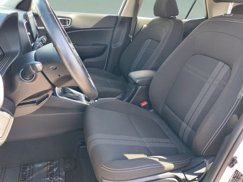 Used 2024 Hyundai Venue SEL FWD image 18
