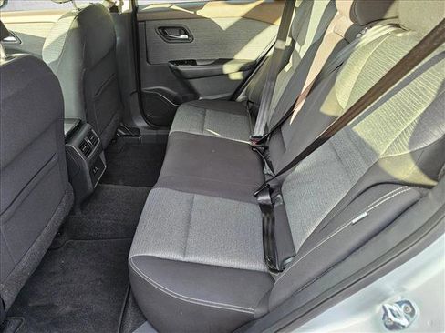 Used 2022 Nissan Rogue SV image 9