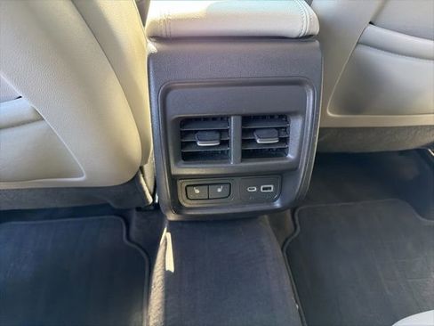 Certified 2022 Cadillac XT4 Luxury w/ Cold Weather Package image 19