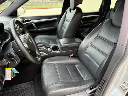Used 2010 Porsche Cayenne AWD/4WD image 11