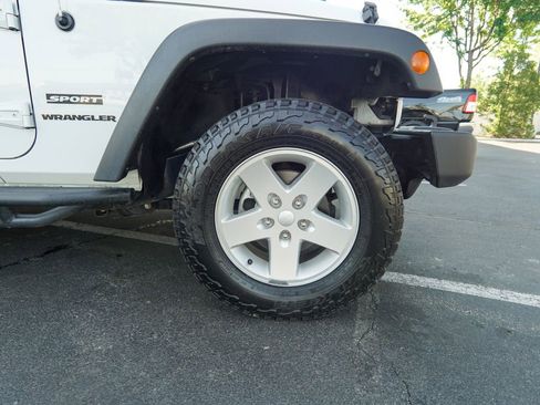 Used 2017 Jeep Wrangler Sport w/ Connectivity Group image 11