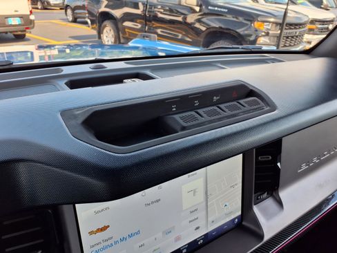 Used 2023 Ford Bronco Outer Banks AWD/4WD image 12