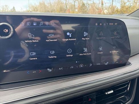 New 2026 Chevrolet Suburban LT image 23