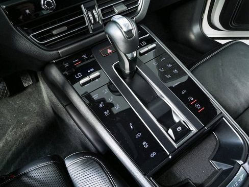 Certified 2024 Porsche Macan GTS AWD/4WD image 17