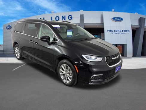 Used 2021 Chrysler Pacifica Touring-L AWD/4WD image 7