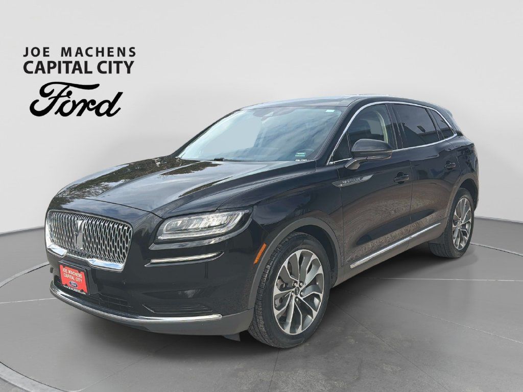 Used 2023 Lincoln Nautilus Reserve AWD/4WD image 9