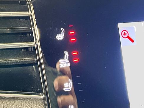 Used 2022 Jeep Wagoneer Series III w/ Flexible Seating Group image 21