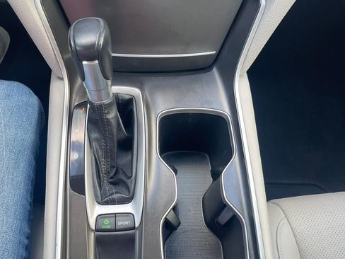 Used 2018 Honda Accord Touring image 15