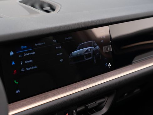 New 2026 Porsche Cayenne image 25