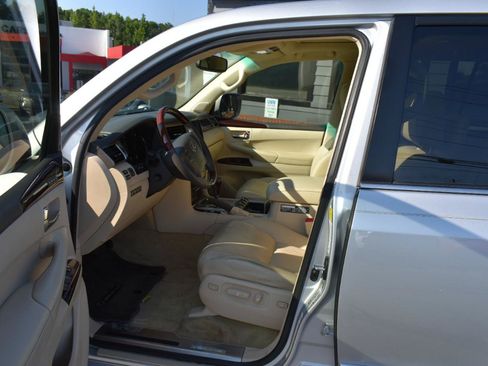 Used 2013 Lexus LX 570 4WD w/ Luxury Pkg image 13
