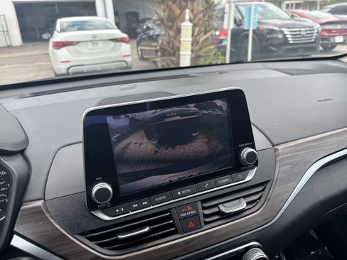 Used 2025 Nissan Altima 2.5 SV FWD image 25