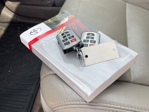 Used 2018 Toyota Sienna XLE w/ XLE Navigation Package image 22