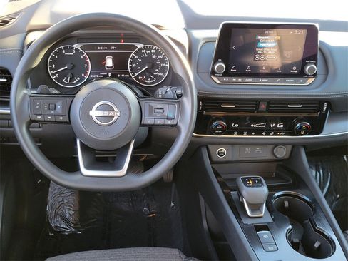 Used 2022 Nissan Rogue SV image 4