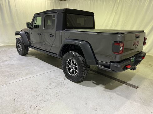 Used 2024 Jeep Gladiator Rubicon w/ Safety Group AWD/4WD image 8