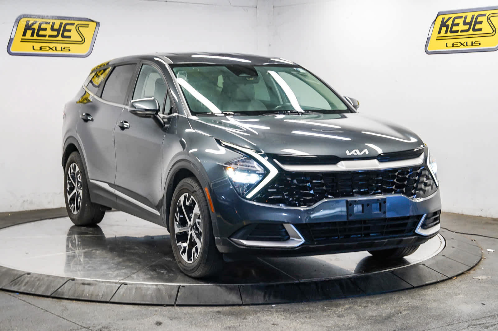 Used 2023 Kia Sportage EX FWD image 5