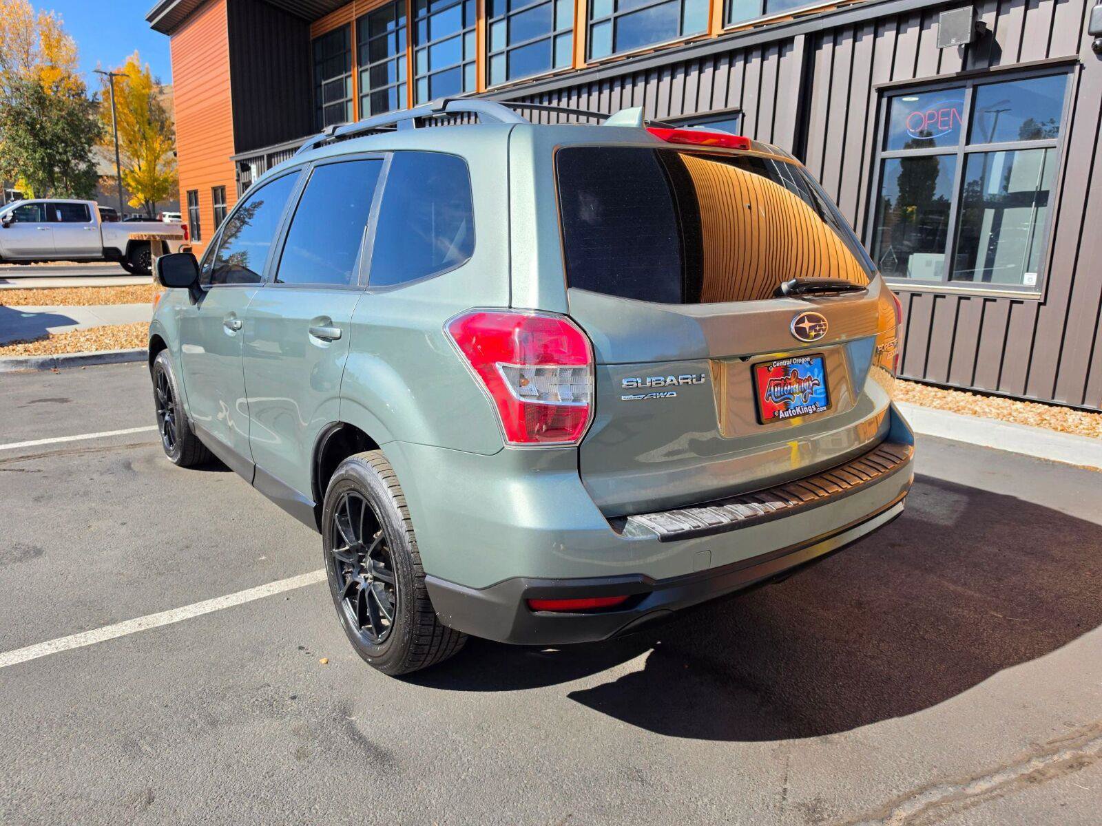 Used 2016 Subaru Forester 2.5i Premium w/ Popular Package #2 AWD/4WD image 3