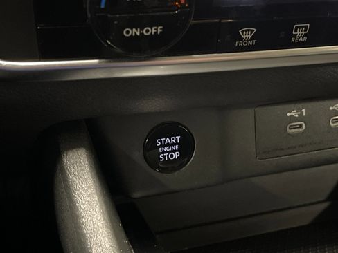 Used 2024 Nissan Rogue SV FWD image 24