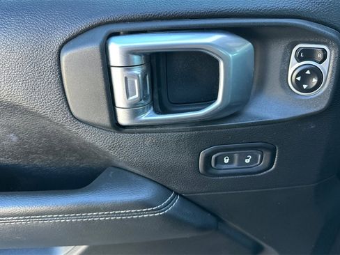 Used 2019 Jeep Wrangler Unlimited Sahara w/ Quick Order Package 24M Moab image 11