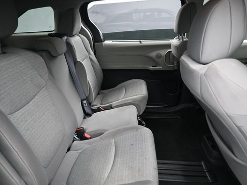Used 2024 Toyota Sienna LE image 30