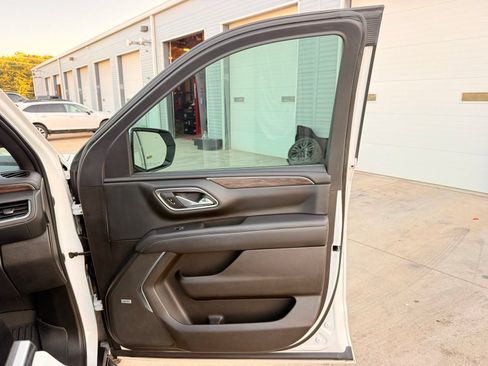 Used 2021 Chevrolet Suburban LT w/ LT Signature Package RWD image 32