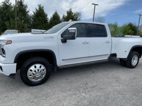 Used 2025 Chevrolet Silverado 3500 High Country w/ High Country Premium Package AWD/4WD image 6