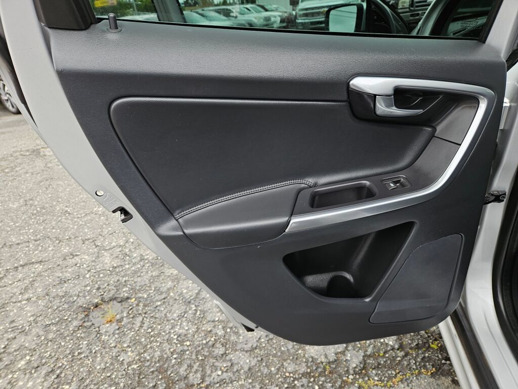 Used 2015 Volvo XC60 T5 AWD/4WD image 22