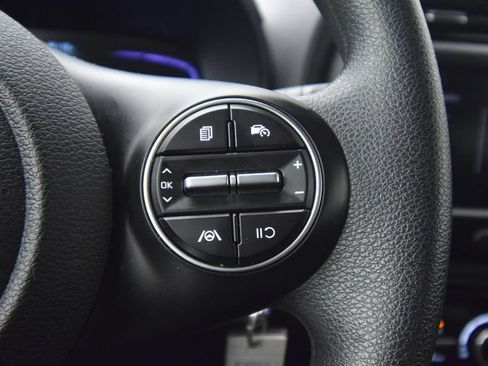 Used 2025 Kia Soul LX w/ LX Technology Package FWD image 31