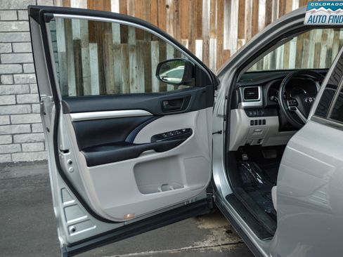 Used 2019 Toyota Highlander Plus AWD/4WD image 10