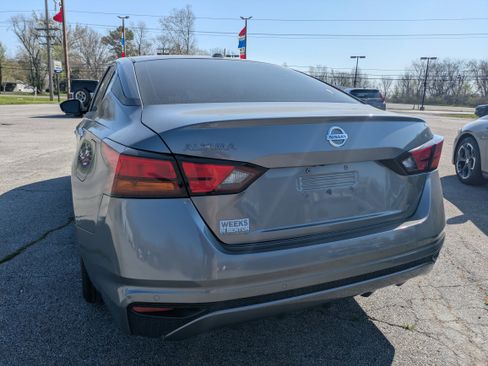 Used 2024 Nissan Altima 2.5 SV image 5