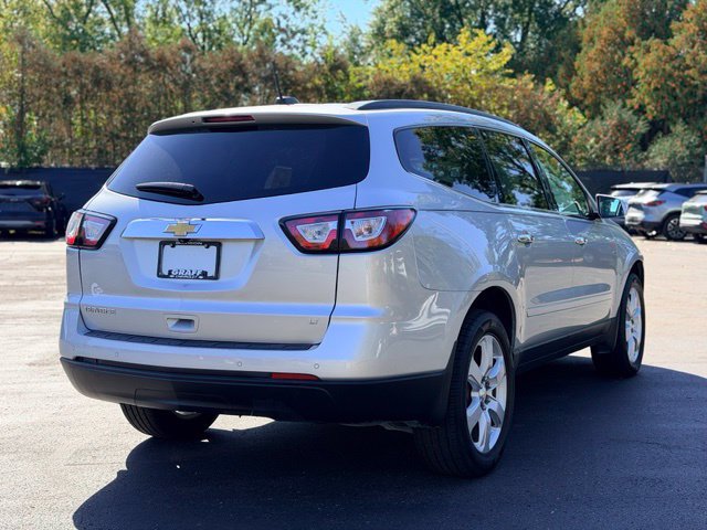 Used 2017 Chevrolet Traverse LT w/ Style and Technology Package FWD image 4