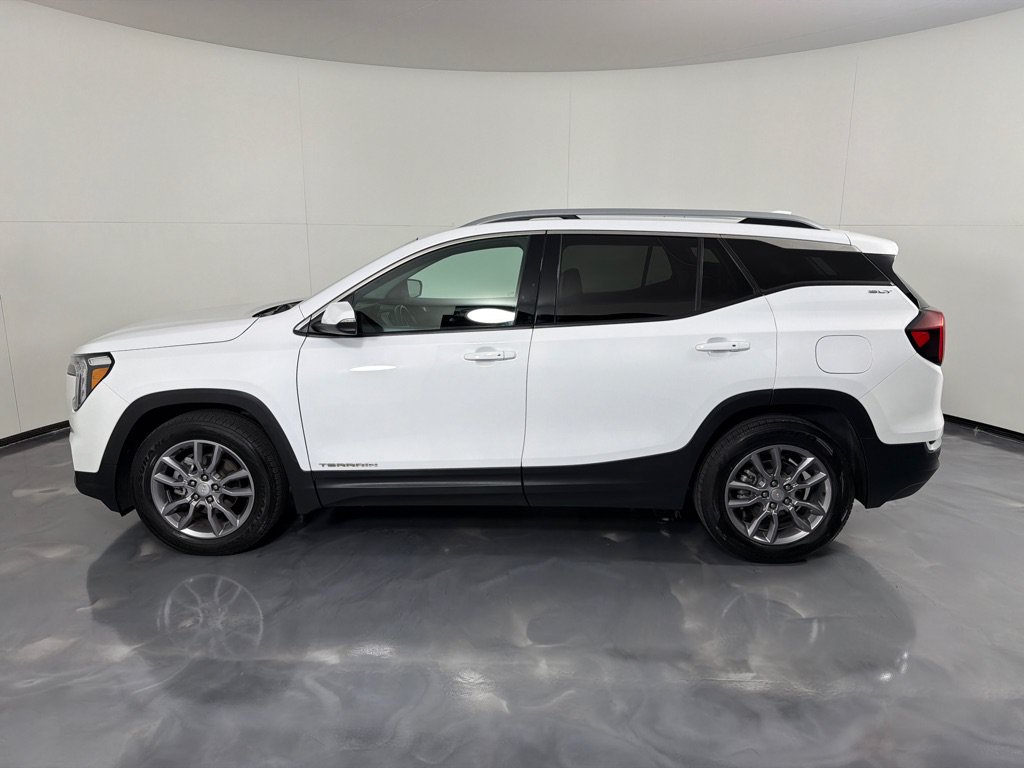 Used 2022 GMC Terrain SLT w/ LPO, Floor Liner Package FWD image 6