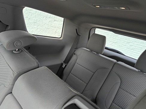 Used 2017 GMC Acadia SLE image 14