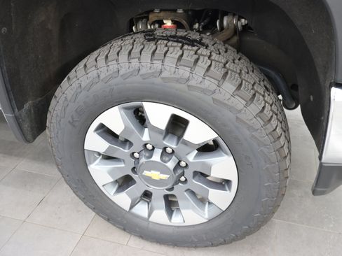 Used 2022 Chevrolet Silverado 2500 LT w/ Convenience Package AWD/4WD image 3