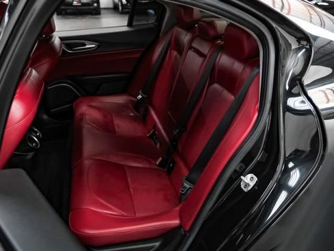 Used 2020 Alfa Romeo Giulia w/ Nero Edizione RWD image 33