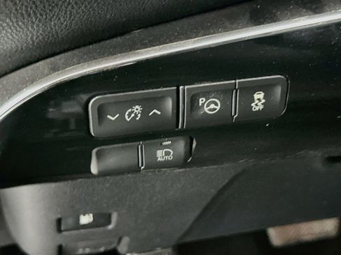 Used 2017 Toyota Prius Four Touring w/ Premium Convenience Package FWD image 17