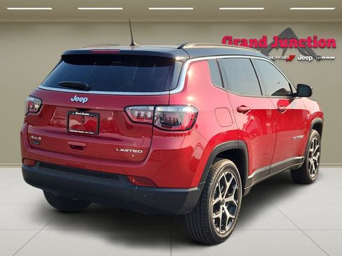 Used 2025 Jeep Compass Limited AWD/4WD image 4