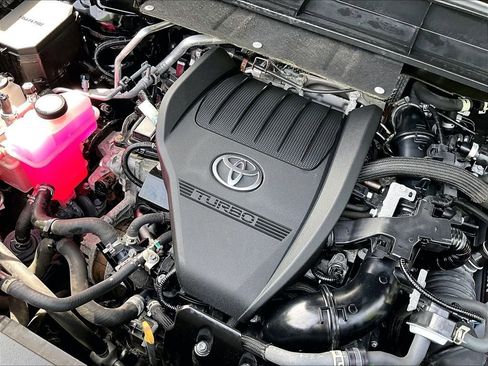Used 2023 Toyota Highlander XLE AWD/4WD image 35
