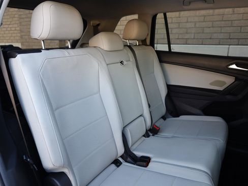 Used 2021 Volkswagen Tiguan SE FWD image 22