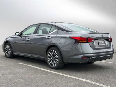 Used 2024 Nissan Altima 2.5 SV image 5