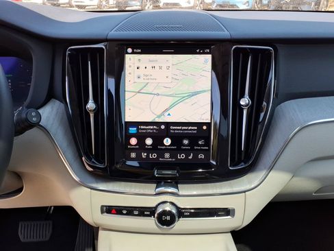 Certified 2024 Volvo XC60 T8 Plus w/ Protection Package Premier AWD/4WD image 9