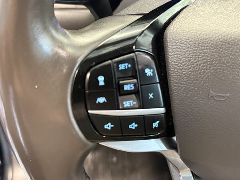 Used 2022 Ford Explorer Platinum w/ Equipment Group 601A AWD/4WD image 18